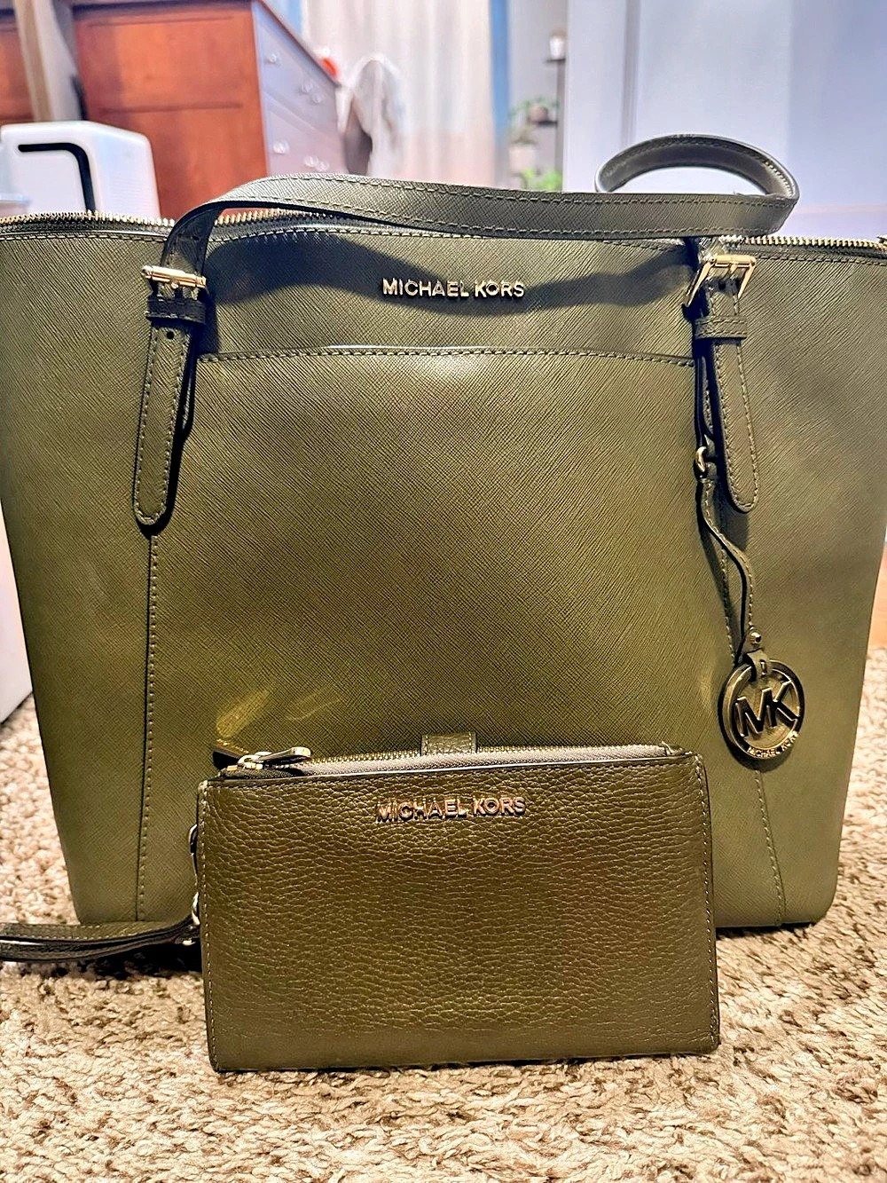 Michael Kors Jet Set Travel Large Leather Tote Bag with matching wristlet wallet